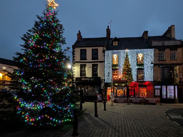 Discover the Allure of Historic UK Homes: Experience a Magical Victorian Christmas Transformation