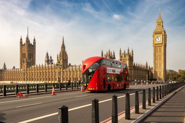 Discover the Top UK Towns for Memorable Antique Market Excursions!