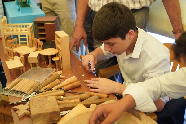 Discover Unique Hands-On Workshops in Traditional British Net Making, Perfectly Crafted for Tourists